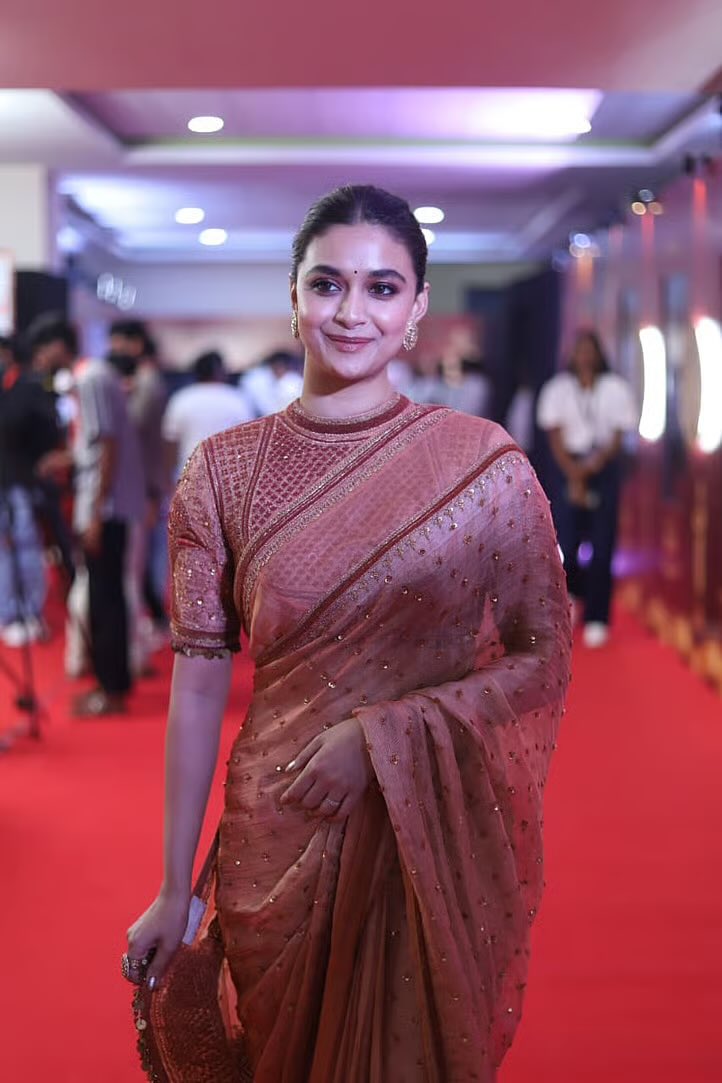 MeenaJo7's tweet photo. Slaying Beauty..😍❤️
@KeerthyOfficial 🤎🌟

#KeerthySuresh | #Meenajo https://t.co/ZRmXJaj55e