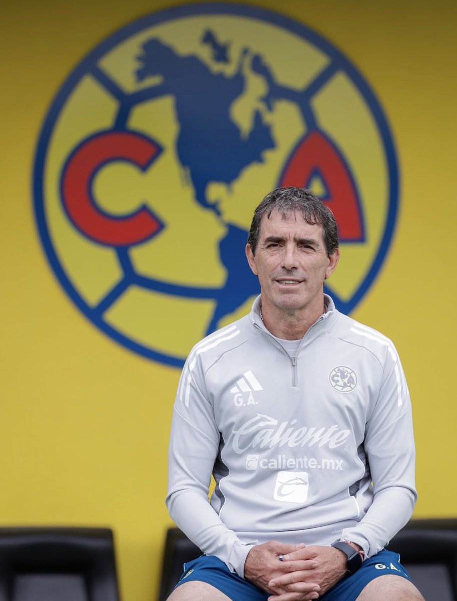RodriVazquez95's tweet photo. 🗣️ Habla Pablo Rivero, representante de Guillermo Almada, en @Sport890.

🎙️ “Guillermo volvió a un país donde lo quieren mucho y donde le fue bien”

🎙️ “Almada puso la cláusula que siempre pone en sus contratos para salir si lo llama la selección uruguaya, pero América aclaró en la misma que puede ser ejecutada después de cumplir el primer año de contrato”

🎙️ “Si hubiese un interés formal de la selección uruguaya por Almada igualmente creo que es para hablar, después estará en ponerse de acuerdo”