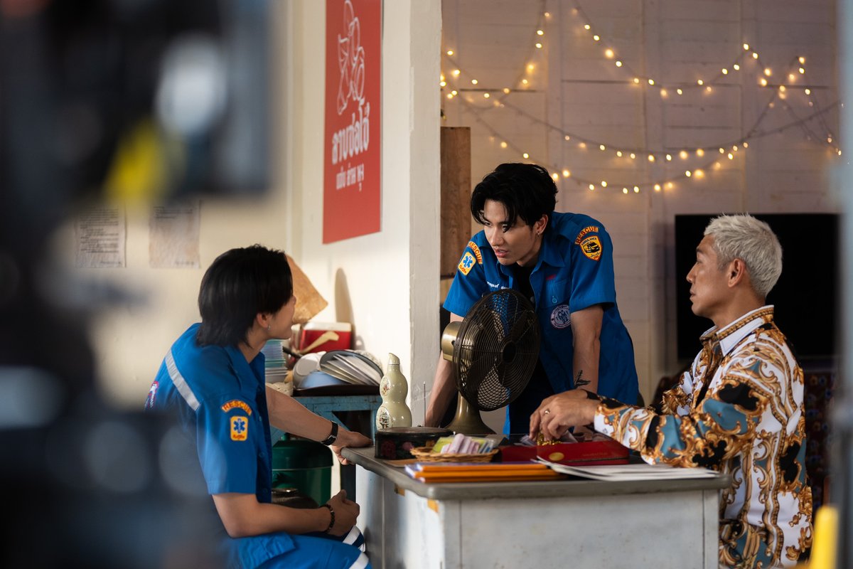 ADogandAPlane's tweet photo. HOW TO เป็นเอเยนต์สร้างตัวภายใน 1 คืน = ติดต่อเจ๊โซ่📞

#ADogAndAPlaneEP6
@Tawan_V @TuiChayatorn https://t.co/RrPdGY2qhf
