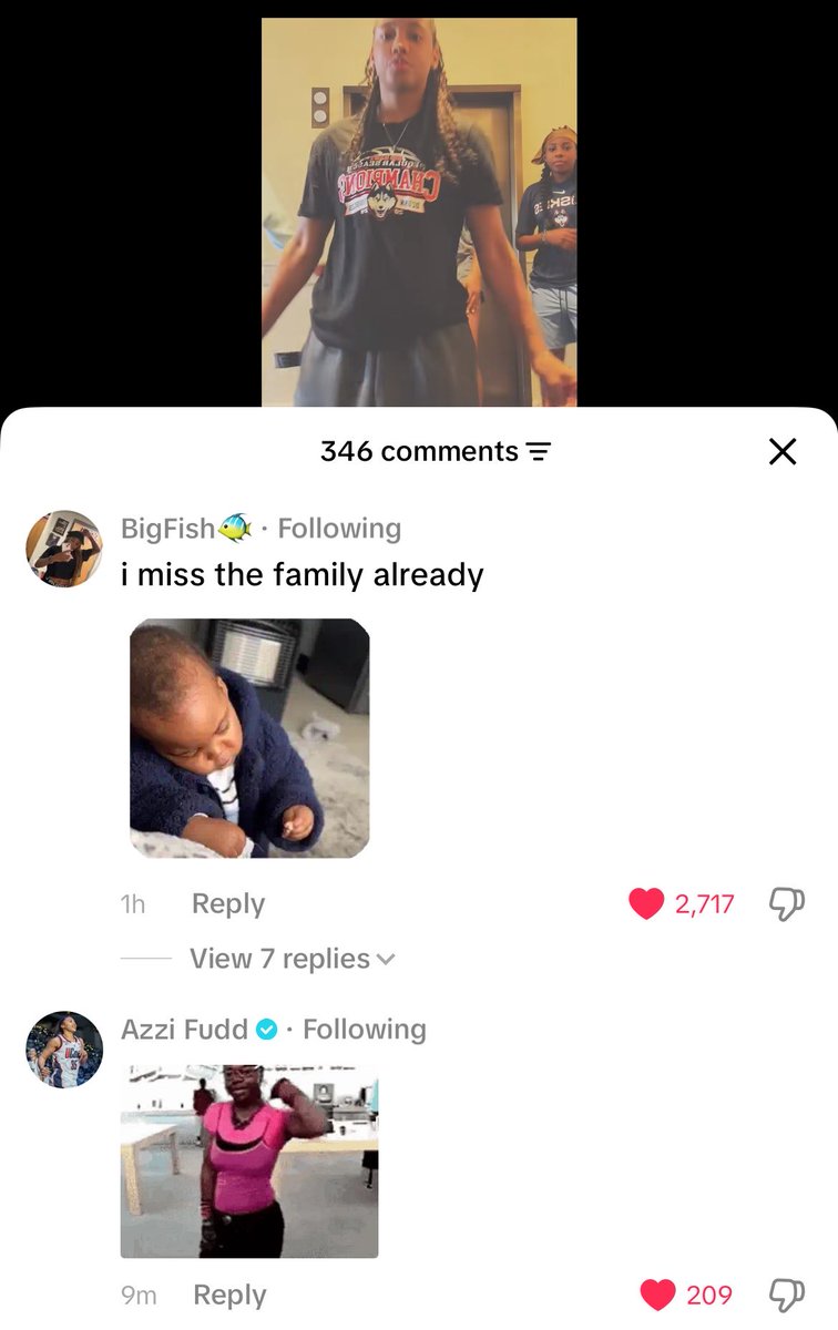 luv4fueckers's tweet photo. azzi and kelis commenting on the family video 🥺😂 https://t.co/8gvqgrV1L8