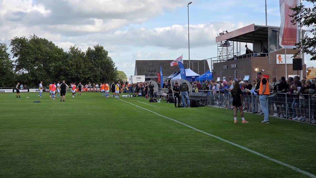 niek92jansen's tweet photo. Sportpark De Meine, Akkrum ππ³π±
Oefenduel in Friesland: sc Heerenveen π De Graafschap β½
#scHeerenveen #DeGraafschap #heegra #Groundhopping https://t.co/JEtNLFcK9c