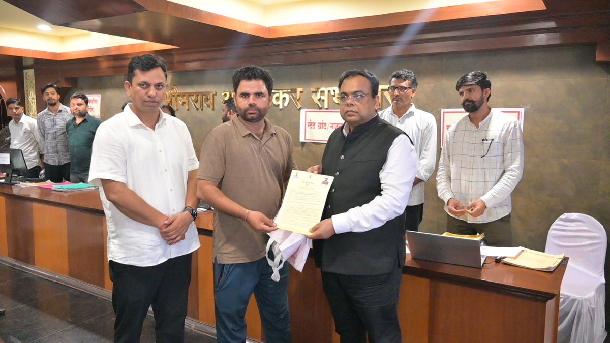 DIPRRajasthan's tweet photo. सीकर जिला प्रभारी सचिव ने किया शिविरों का निरीक्षण

 लाभार्थियों को किये वितरित पट्टे

नगर परिषद कैम्प की शानदार व्यवस्था और उत्कृष्ट सफाई व्यवस्था के लिए की प्रशंसा 

https://t.co/9NcxZFk5OQ https://t.co/ljjiPC5AeI