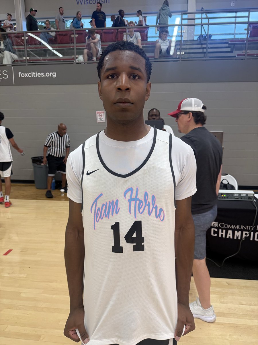 BrettPickartsWI's tweet photo. Team Herro National survives at the buzzer again 67-64 over All Wisconsin Simpson
Bryce Beal and Ethan Orr were difference makers on both ends for Team Herro
#PHTuneUpWI https://t.co/m7KN66qxAN
