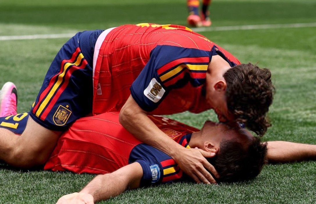paty #loveumessi tweet media