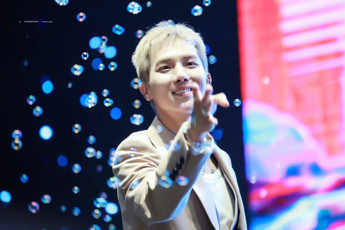 SSMHapsari13's tweet photo. #BYYOURSIDEMINO https://t.co/Ne6F0zCVcL