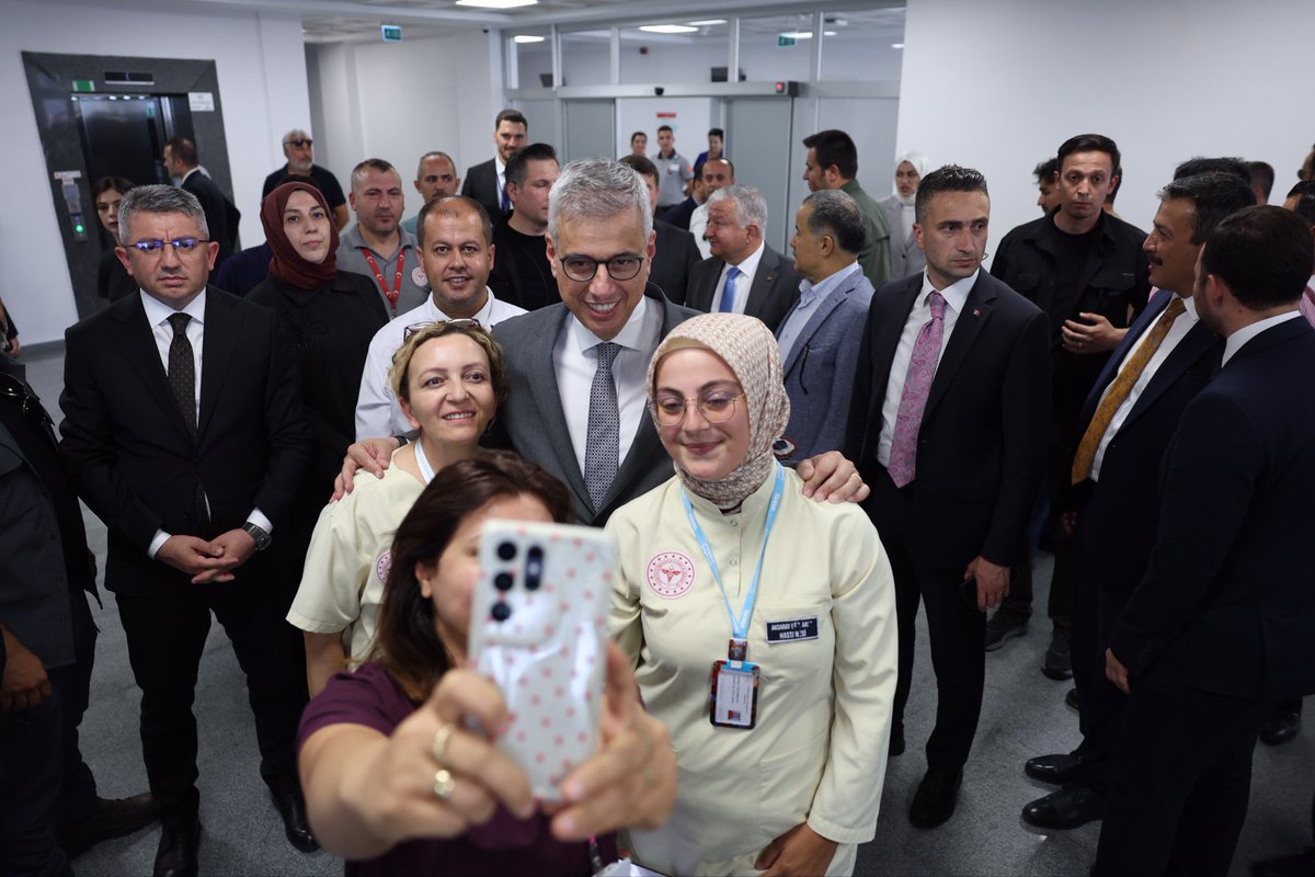 drmemisoglu's tweet photo. Şifa veren ellerle günün tatlı bir hatırası... 🤍 

📍 Aksaray Eğitim ve Araştırma Hastanesi https://t.co/7yPgniTabi