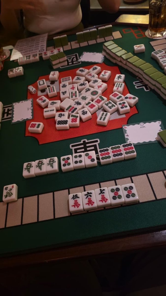 overhelm's tweet photo. Di Jakarta Mahjong lagi rame, pas nyobain ternyata seru juga!! https://t.co/g3QFga0V1S