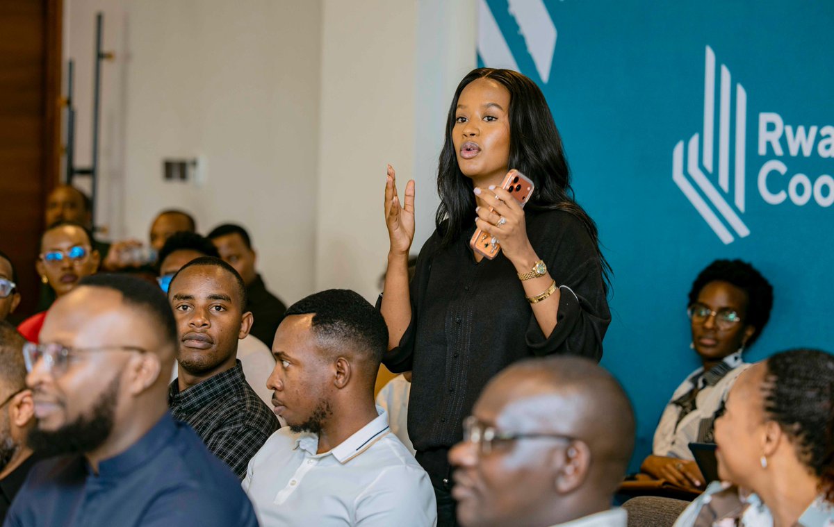 RwandaYouthArts's tweet photo. Today, MoYA, together with @RwandaICT, @RDBrwanda, @RCBrwanda and @RwandaOGS convened a roundtable discussion meeting with creative entrepreneurs, creative tech platforms, and creative financing partners on sustainable creative monetization pathways in Rwanda. https://t.co/AALERNMIIL