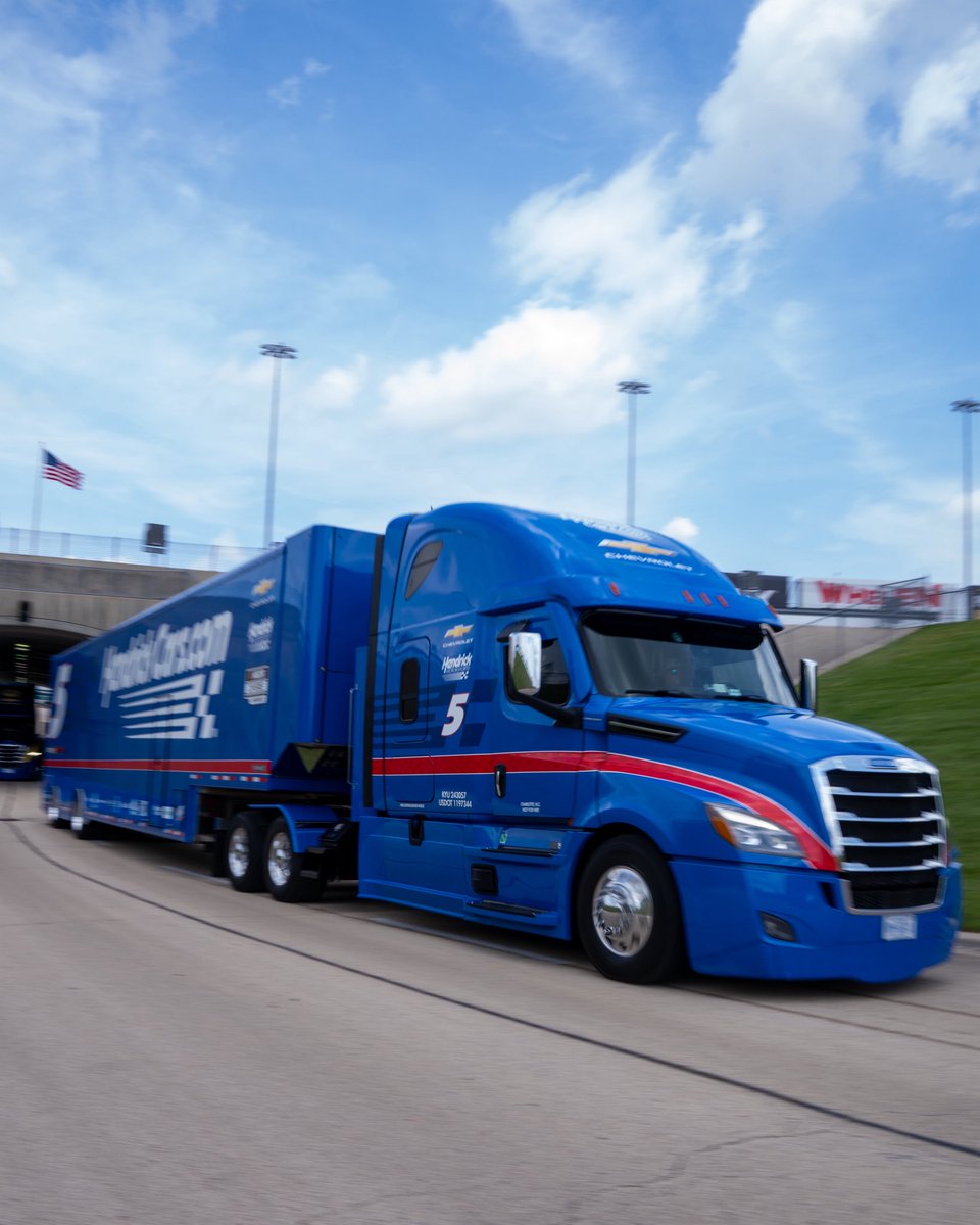ChicagolndSpdwy's tweet photo. Welcome back, @NASCAR. https://t.co/CEbOsFJk7p
