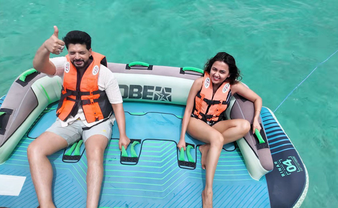 amitkotarya's tweet photo. Holiday trip these memorable moments
#TejRan #TejasswiPrakash
#TejRan https://t.co/nHYQEqXtxs