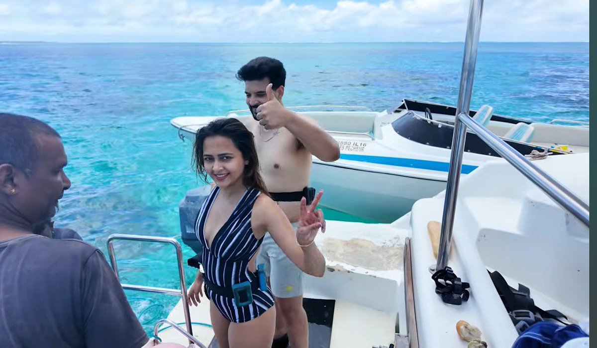amitkotarya's tweet photo. Holiday trip these memorable moments
#TejRan #TejasswiPrakash
#TejRan https://t.co/nHYQEqXtxs