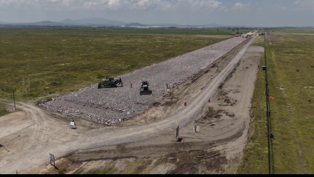 herreleo's tweet photo. #Hidalgo #Almomento Señalamientos de #irregularidades, #denuncias por malos #procedimientos y #quejas por el #retraso en el expediente de los terrenos por donde pasa el tren #Pachuca-#CDMX que construye el @GobiernoMX @Claudiashein , es parte de lo que se encontrará la Mgda. Presidenta Claudia Dinorath Velázquez @TAgrarios, durante su #inspección al #TUA 55 en #Pachuca, debido al #deficiente desempeño del magistrado Elohim Sandoval Pérez, a quienes ejidatarios y campesinos señalan de presuntos actos de #corrupción. @AztecaNoticias @adnnoticiasmx @Azteca_Hidalgo