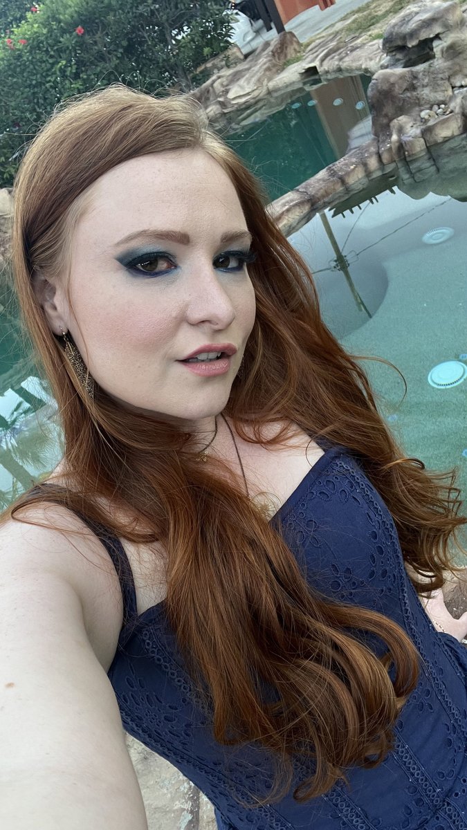 YGingersnatch's tweet photo. Friday's here and I'm ready to unwind and enjoy the night. You down? https://t.co/p6f0hpdtRZ