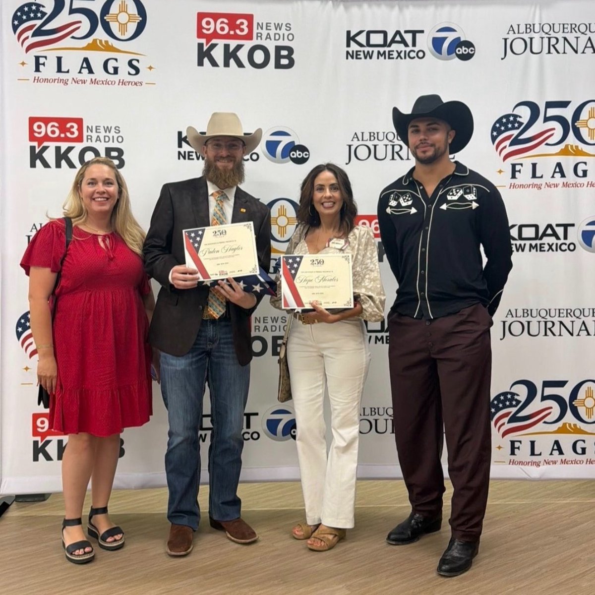 NMOilAndGas's tweet photo. 🇺🇸 NMOGA &amp; Energizing Our Future NM proudly honored 250 New Mexicans as part of #250Flags — celebrating the veterans, teachers, first responders &amp; volunteers who make our state stronger. #NewMexicoHeroes https://t.co/m4zNu4hEXg