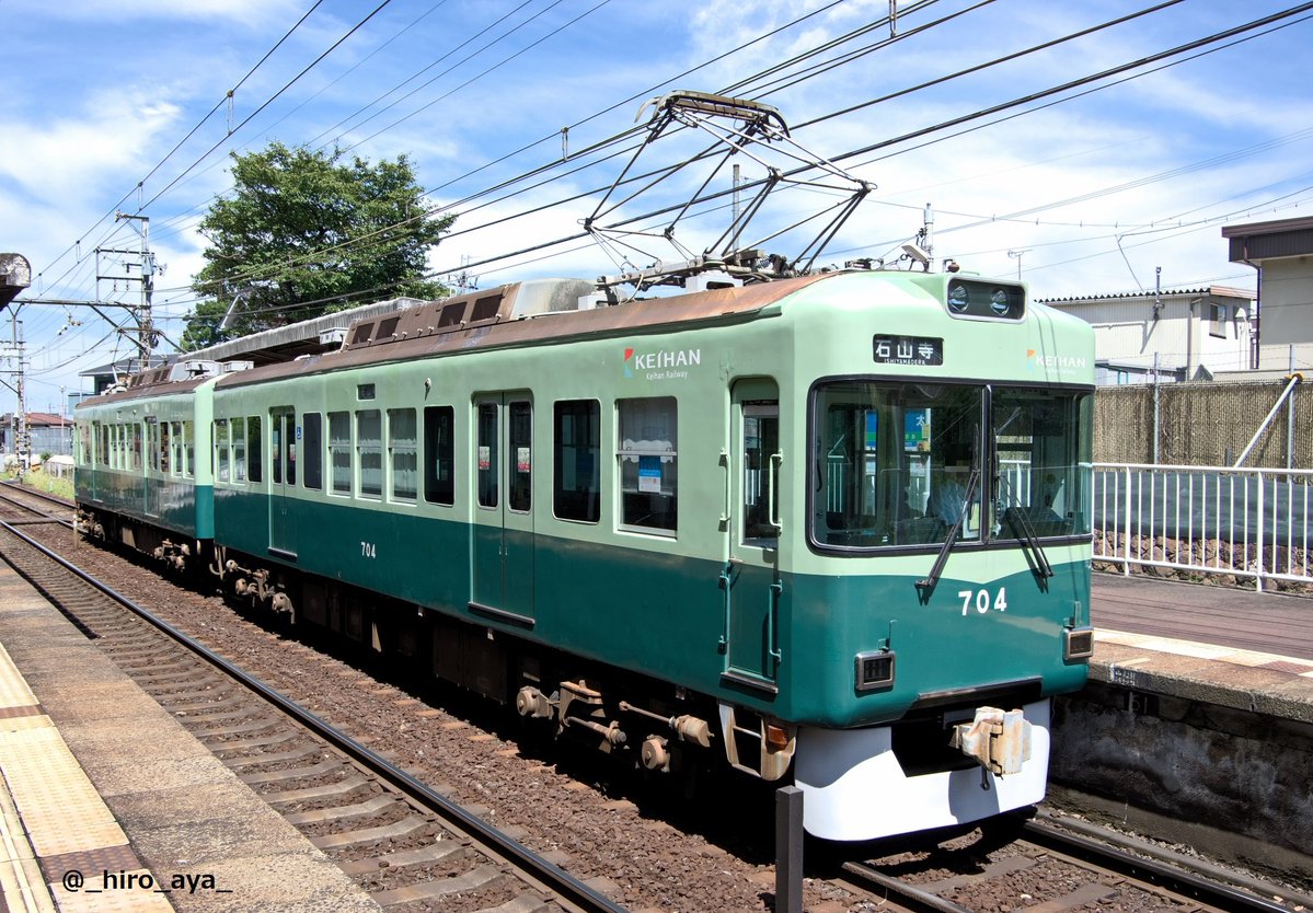 _hiro_aya_'s tweet photo. 京阪大津線、７００形７０４号。
1992年当時 冷房が付いてない且つ営業運転で石坂線しか走れない非効率な350型を置き換えたのが701～704号。 
📷①2016.8(過去の)標準色、
②2020.6ビールde電車、
③2023.7標準色 ビールde電車HM付、
④2026.3びわ湖の春音楽祭　　
#石坂線 #大津線 #704の日 https://t.co/6xOiSPU6eY