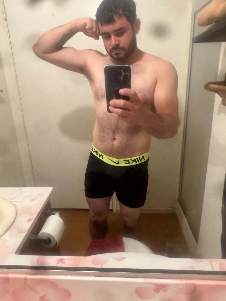 heteroooos's tweet photo. Uuuuf este hetero 🔥🔥 https://t.co/5sh2WvnEcV