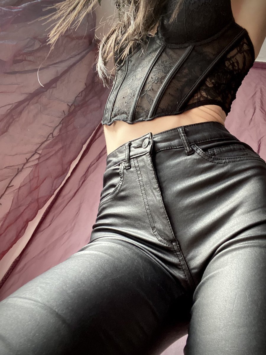 MstressSuccubus's tweet photo. Które spodnie wydają ci się  fajniejsze? 🔥
Te czy szersze z poprzedniego posta?🤔👇🏻
Nie zobaczyłeś jeszcze posta na 💙🩵?! Masz minutę żeby nadrobić tą zaległość! https://t.co/ZlwioUoekz