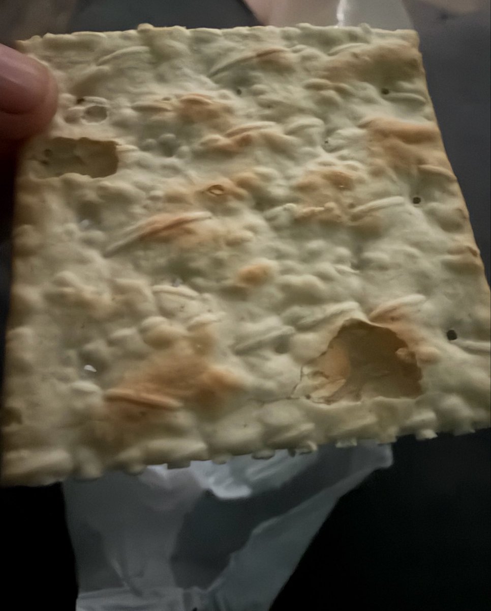c0ff33syrup's tweet photo. Dude I’m fucking these saltine crackers up Oughh https://t.co/07jgo0thCH