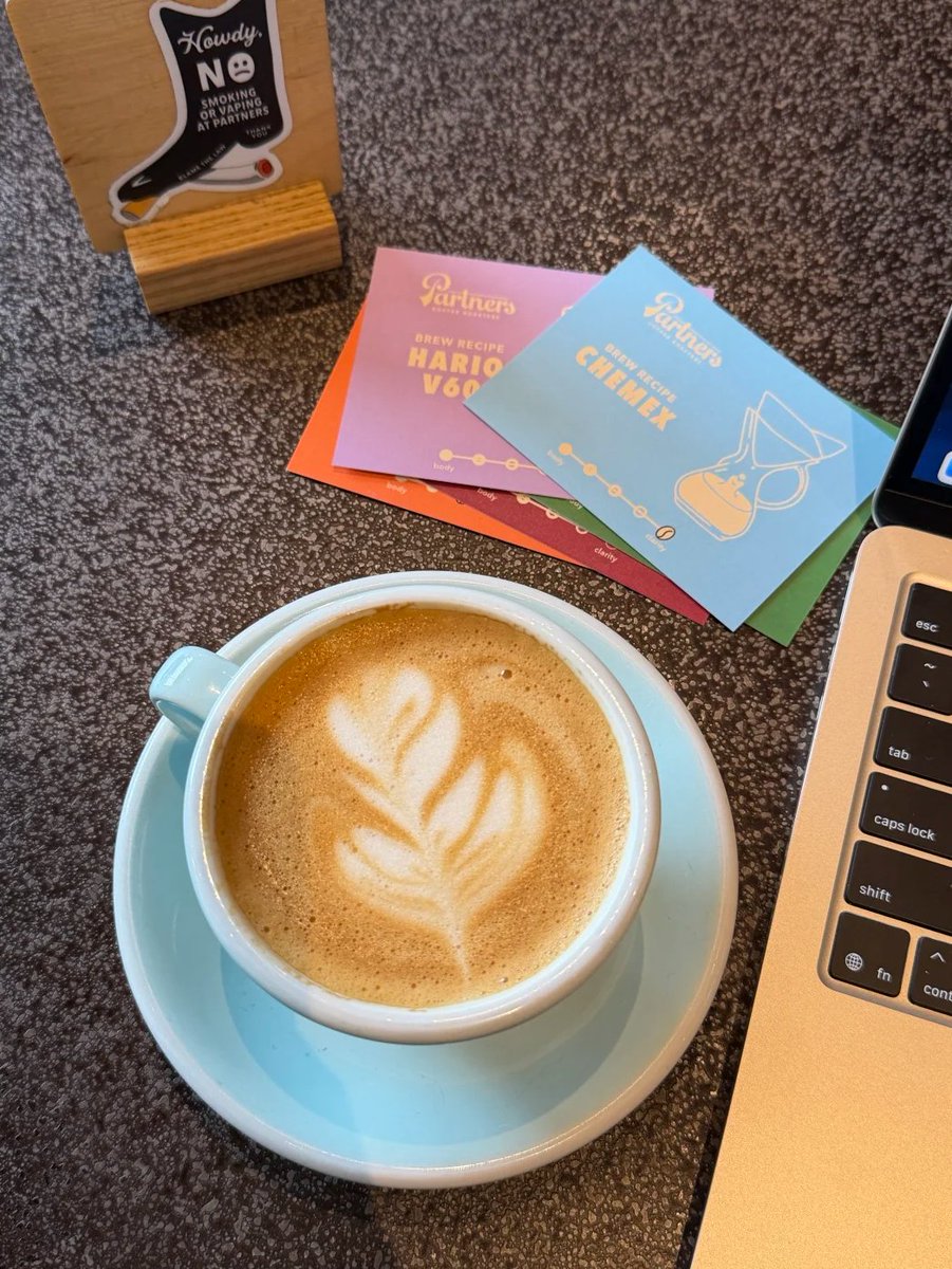 May_clz's tweet photo. A comfortable coffee shop for studying ☕️ https://t.co/tzwINf0WoJ