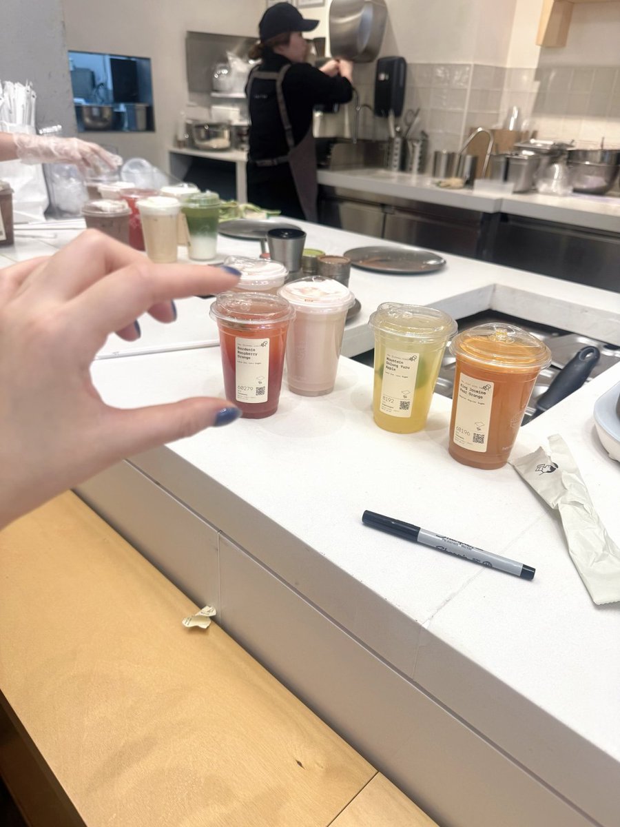 LifeLens_L's tweet photo. This drink is very good 
I ordered it with no sugar and less ice
It is sweet and sour, and very refreshing https://t.co/zki7hxMbMv