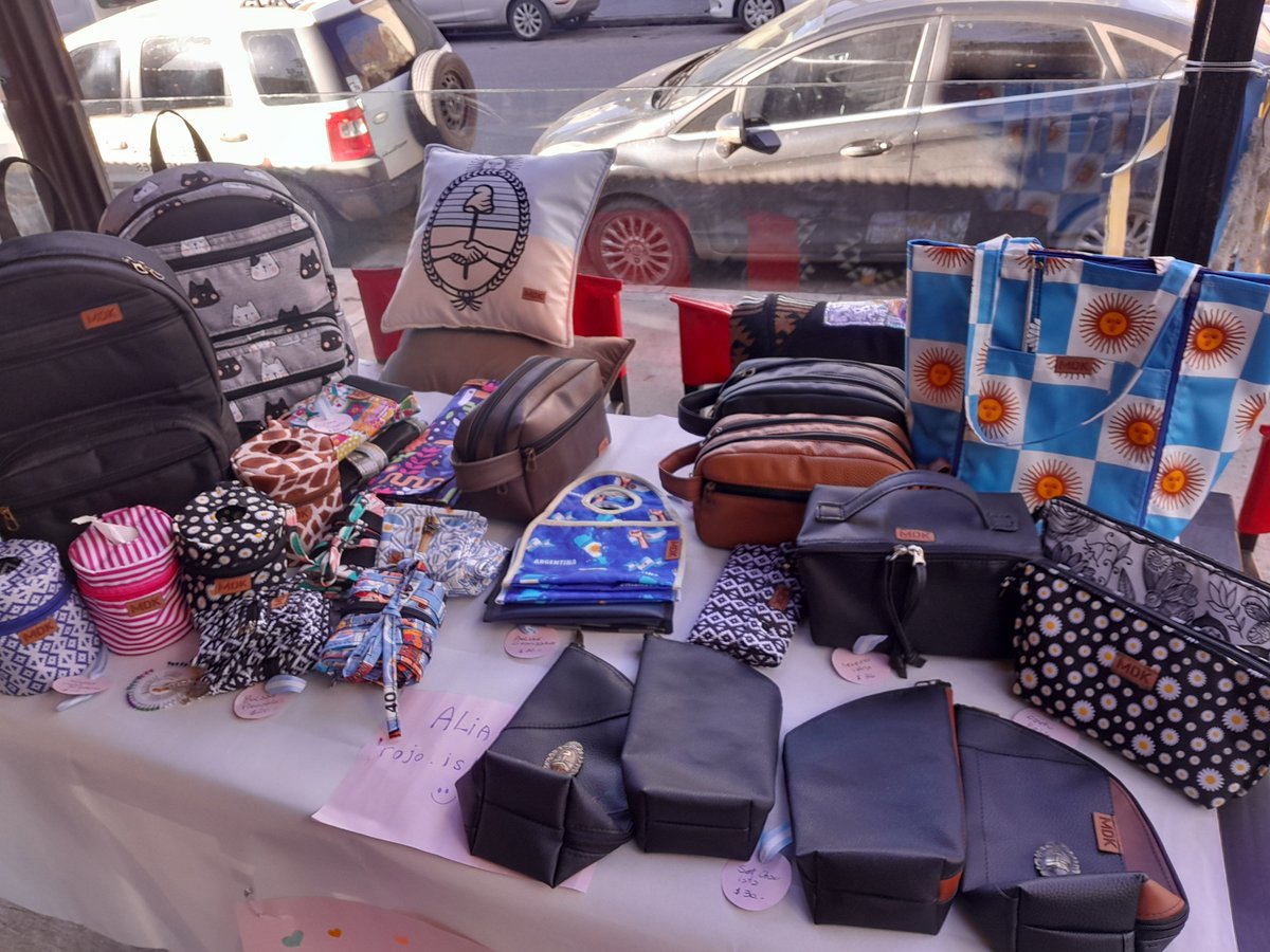 MDKporsiempre's tweet photo. Ya estoy en la feria, si estas en Mardel, venite a Pixel, Gascón e Irigoyen y hace la previa al partido de la selección con un montón de emprendedores!
Anticipate al dia del amigo 🥰
Te espero!!!
#Emprendedora
#MarDelPlata https://t.co/2x2rQuXp0d