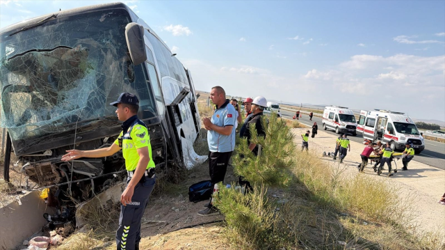 Aksaray'da can pazarı! Ankara-Niğde otoyolunda kontrolünü kaybeden