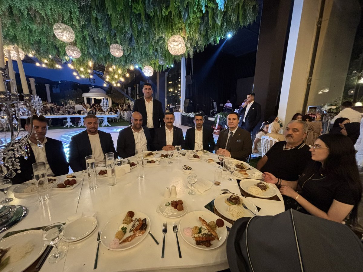IMSIAD's tweet photo. İnşaat Müteahhitleri Sanayici ve İş İnsanları Derneği (İMSİAD) ve İnşaat Müteahhitleri Sanayici ve İş İnsanları Federasyonu (İMSİFED) Başkanımız Şeref Demir, Yön.Kur.Üyemiz Doğan Gündüz’ün kıymetli yeğeni Esra Gündüz’ün düğün merasimine katılarak ailelerinin mutluluğunu paylaştı https://t.co/04GKU0ew1h