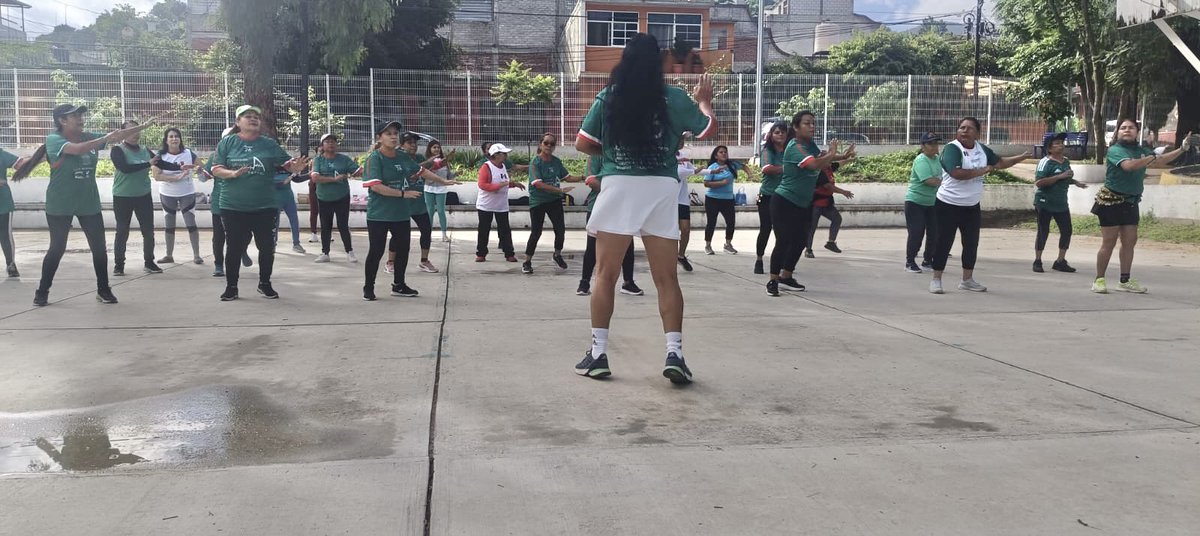 S50092Elizabeth's tweet photo. En la Celebración del #MundiaLSocisl2026🇲🇽
Promotora Deportiva Elizabeth Santiago Villalobos "Voluntaria de la promoción de la Actividad Física y El Deporte" enciende el #SemáforoDeportivo🚦@FAHHdeporte con una clase Aeróbica Municipio De Sebastian Tutla Oaxaca de Juárez https://t.co/5oIN5LWmmg