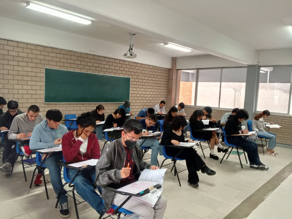 LaUASLP's tweet photo. 👉 Más de 14 mil aspirantes presentan el Examen de Admisión ✍️ 2026 de la #UASLP

🌐 Del total de sustentantes que participaron en las pruebas, 23 fueron aspirantes extranjeros provenientes de países como Estados Unidos, Perú, Colombia y Cuba.
https://t.co/ZGS4ISawXo https://t.co/saJVc3aCIq