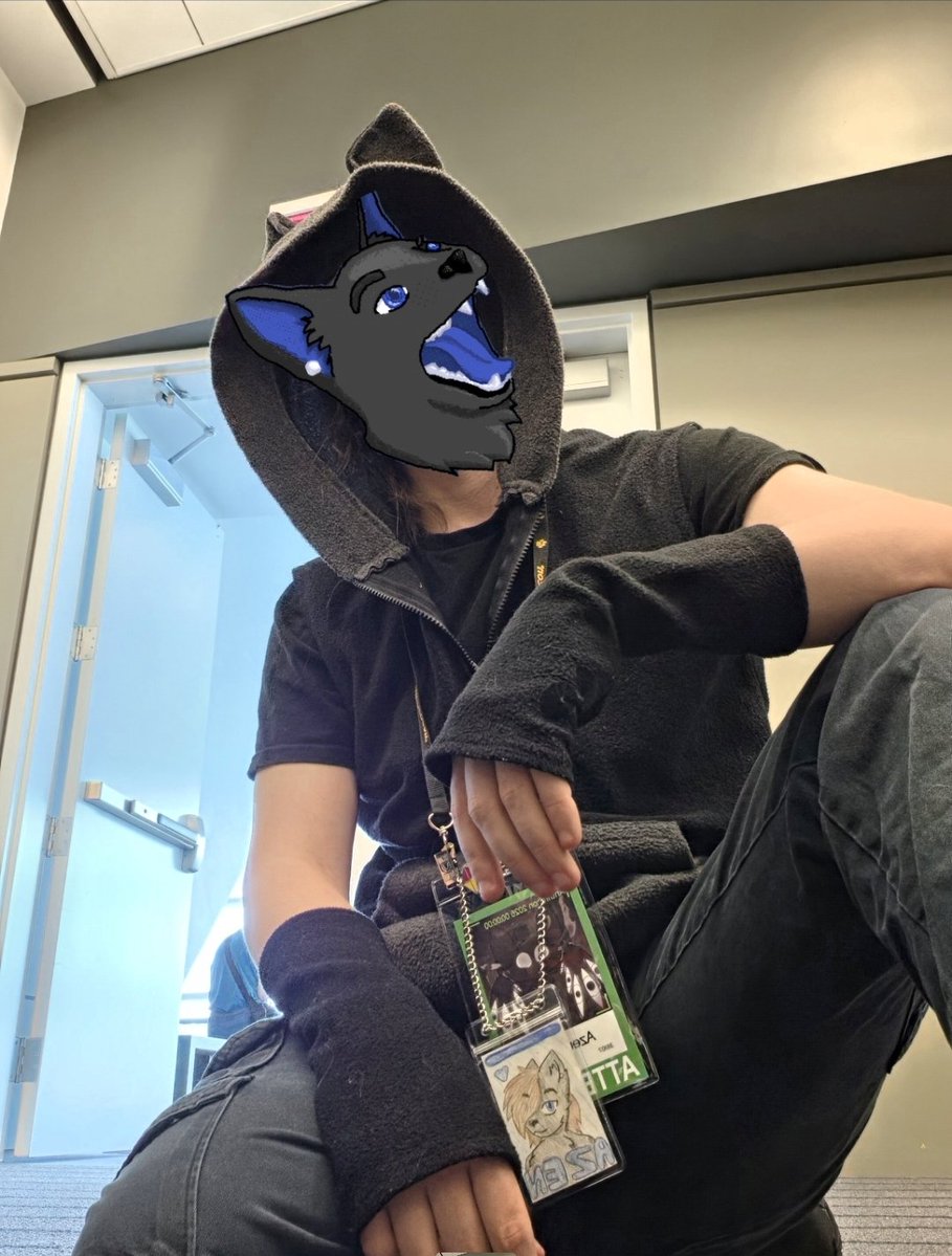 TheAzen's tweet photo. Anthrocon :3 https://t.co/4ZnuWtB8Pg