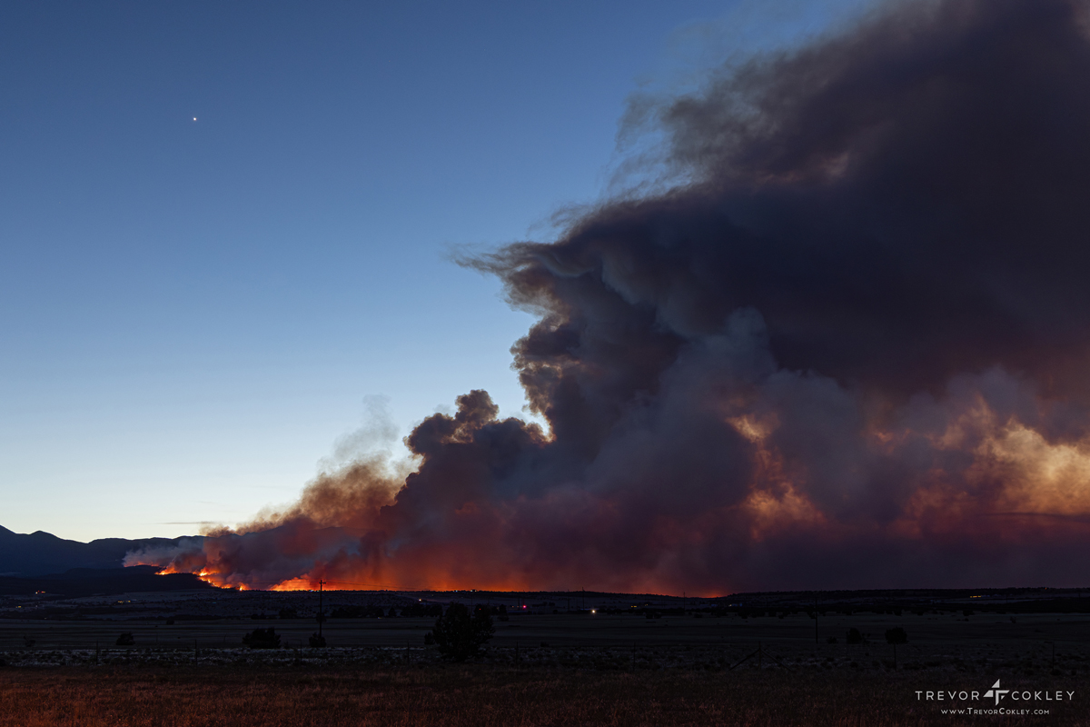 NorthernChase's tweet photo. The Aspen Acres fire as seen from Colorado City, Colorado yesterday.  

#cofire #cowx #colorado #aspenacres #aspenacresfire #pueblo #wildfire https://t.co/NkqJguOQyW