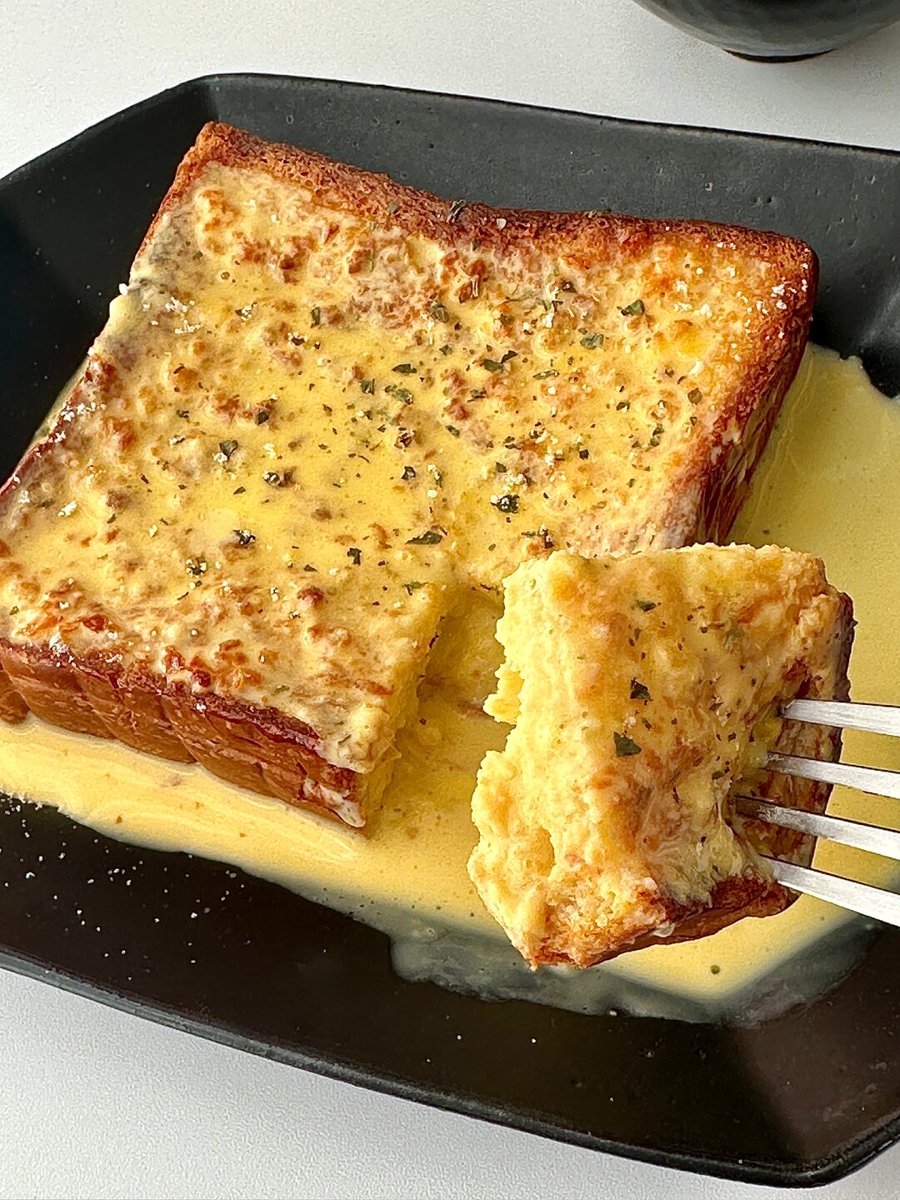 antoni_bela's tweet photo. Made my own garlic butter mushroom toast tonight  Crispy, fragrant and way better than takeout! Perfect cozy weekend snack https://t.co/II23OgUV1n