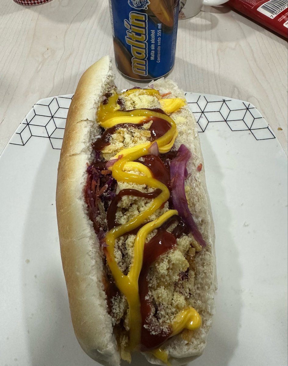 KarlaMJ08's tweet photo. Algunos compañeros de trabajo nos dijeron para celebrar la independencia con perros calientes 🤣 https://t.co/9iHZiqa6nS