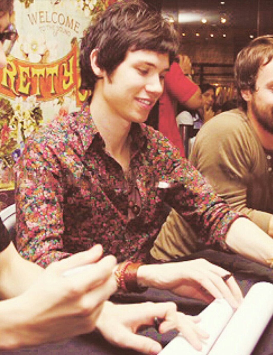 musicalbed's tweet photo. His smile whatever I don’t even care https://t.co/bfwx3qjVrr