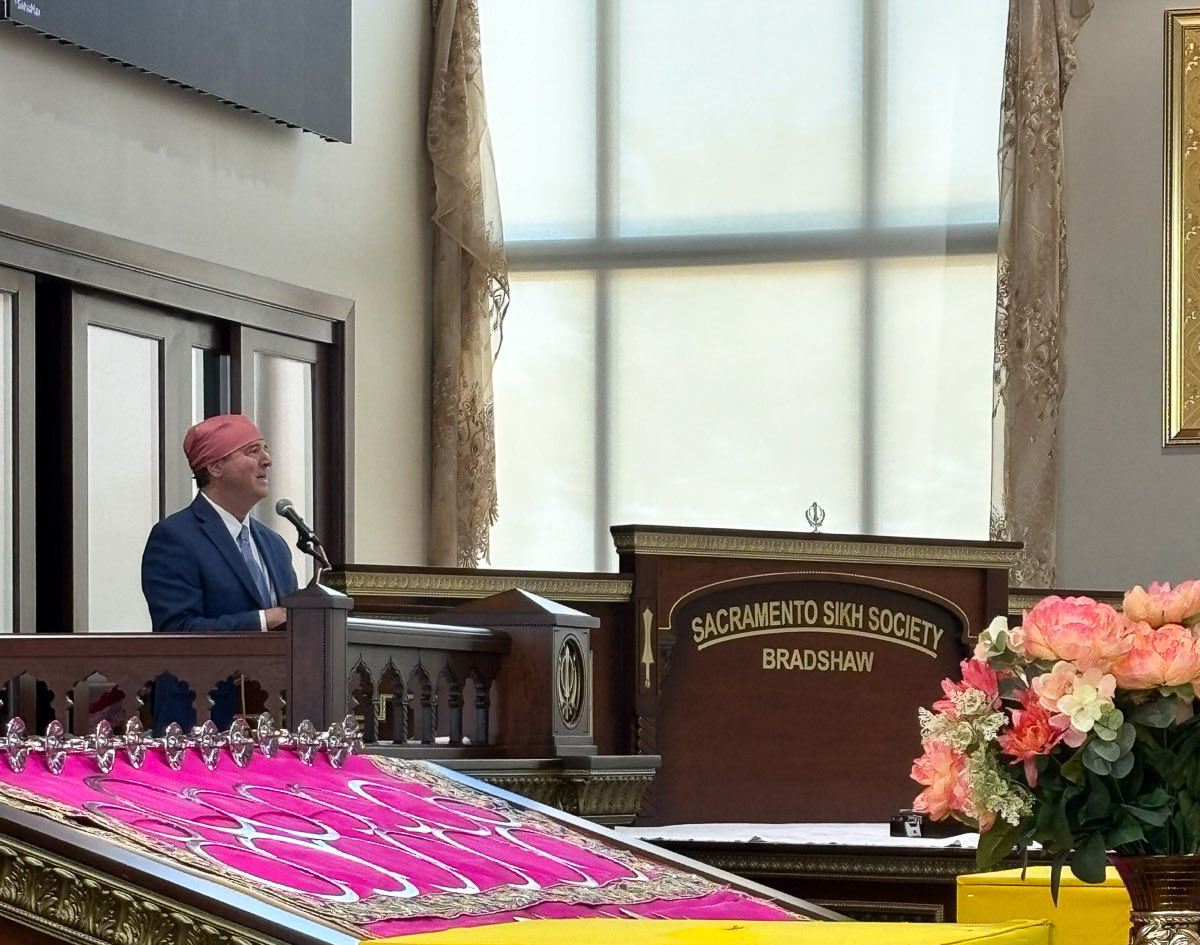 SenAdamSchiff's tweet photo. Sikh Americans are a vital part of the fabric of our society and economy in the Golden State. 

I am proud to represent the Sikh community – in Sacramento and across our state – and will continue to combat discrimination against Sikh families and businesses. https://t.co/mpLMvR4Mfi