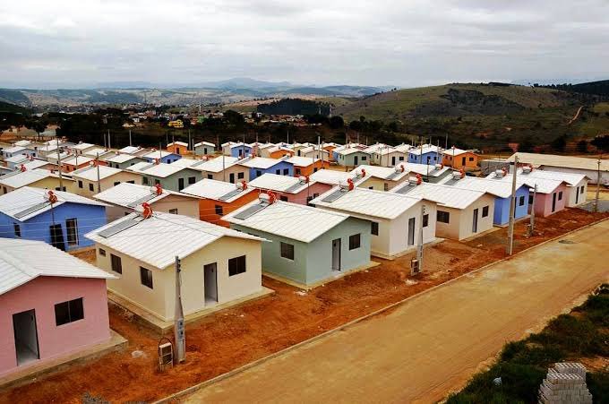 pedrorousseff's tweet photo. 🚨GIGANTE! Presidente Lula ANUNCIA novos Institutos Federais, R$ 464,8 MILHÕES para o SUS e a ENTREGA de 1,6 MIL NOVAS MORADIAS do Minha Casa, Minha Vida!

ENQUANTO A DIREITA SABOTA O BRASIL, LULA SEGUE INVESTINDO NO FUTURO DO PAÍS! 🇧🇷🦑📈 https://t.co/RK4p1OkIkz