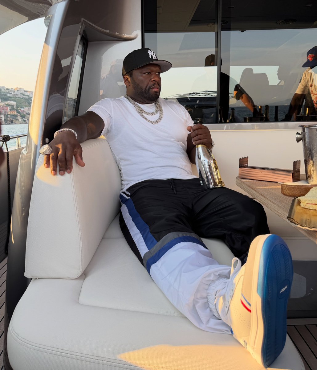 JustFreshKicks's tweet photo. 50 Cent wearing his Reebok G-Units which return this summer 👀 https://t.co/axcMrlitHZ