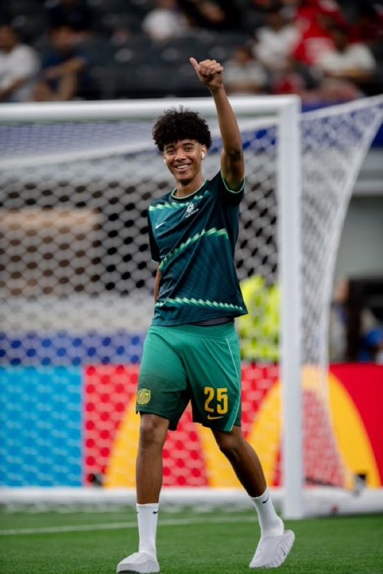 Mlszonefr's tweet photo. À seulement 18 ans, Lucas Herrington enchaîne une deuxième titularisation en Coupe du Monde. ⭐️
Une expérience énorme qui devrait accélérer son développement… et une belle vitrine pour la formation des Colorado Rapids et de la MLS. 🇺🇸⚽️
#MLS #WorldCup #ColoradoRapids https://t.co/dUrzibz9t5