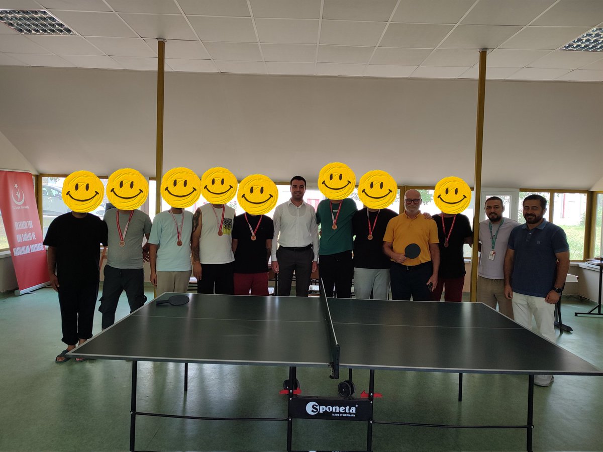 GencBirlik01's tweet photo. @birlikvakfi1 @GencBirlik #Adana Dr. Ekrem Tok Ruh Sağlığı ve Hastalıkları Hastanesi AMATEM'de madde bağımlılığı tedavisi gören gençlerle sosyal sorumluluk projesi kapsamında masa tenisi turnuvası düzenleyerek dereceye girenlere madalyalarını takdim ettik. https://t.co/WJztiTApPN