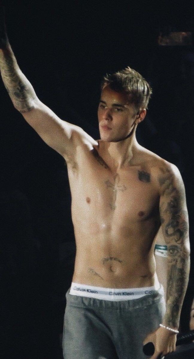availablebiebzs's tweet photo. Justin bieber https://t.co/kwOjCMhcdK