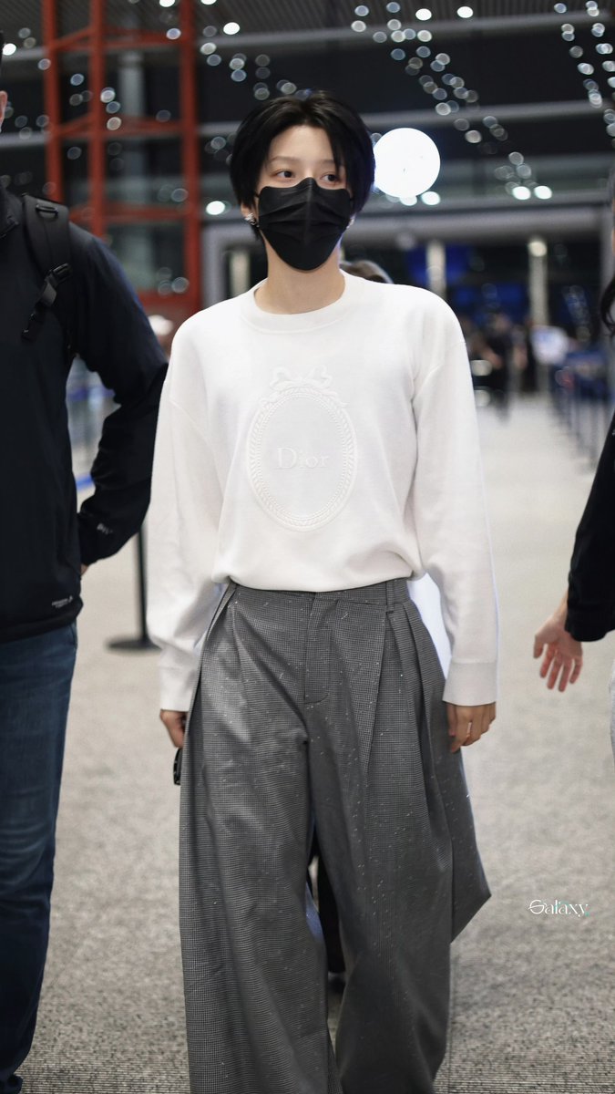 xqueencrew's tweet photo. Yuxin off to Paris!🇫🇷

©️: Daylight, Soleado, Galaxy

#XINLiu #LiuYuxin #刘雨昕 #XINxDior https://t.co/BfgMBxoRSc