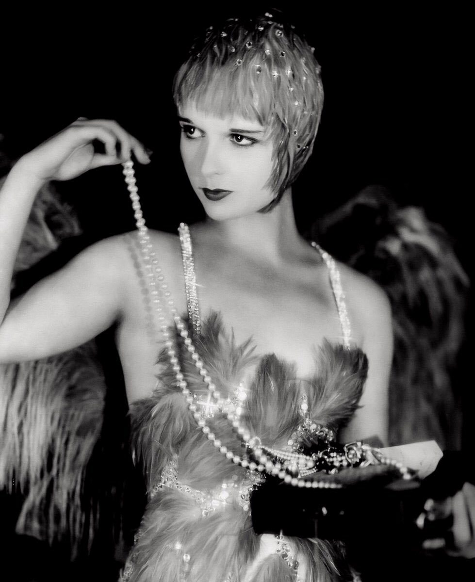 ForeverLouiseB1's tweet photo. Louise wears her Travis Banton-designed costume for The Canary Murder Case (1929). Photo by George Hommel. https://t.co/j29eTBOVET