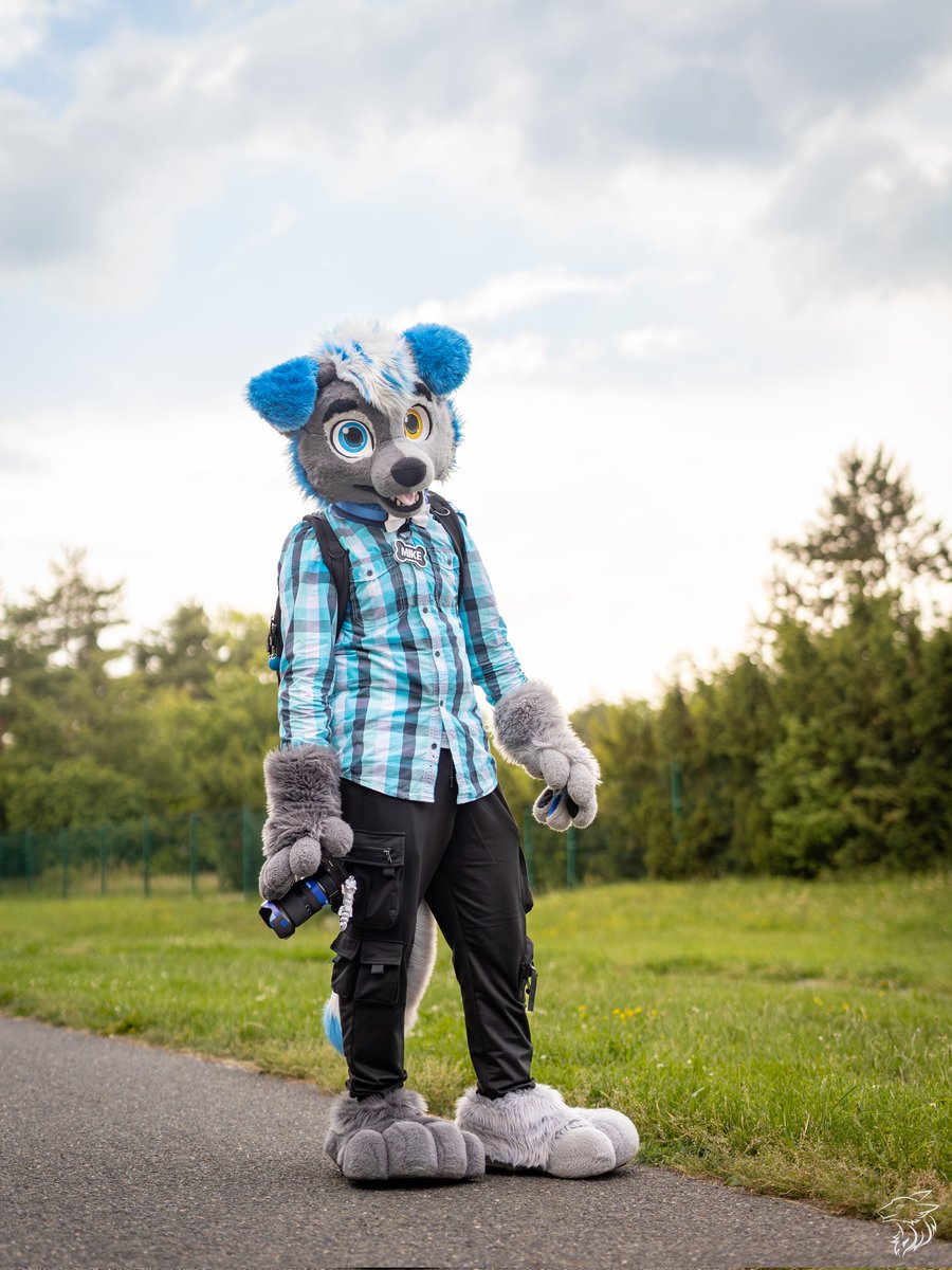 mike_wolf_furry's tweet photo. PragFur 
📷 @andrew_sergal https://t.co/vFJYxQ8zEp