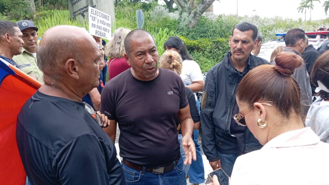 coalicionsind's tweet photo. ‼️Exigimos una JUNTA DE GOBIERNO 
Jhon Barrell @usembassyve se ha negado a atender a los ciudadanos norteamericanos residenciados en Venezuela que exigen JUNTA DE GOBIERNO 
@Bitacora58news @EnlerGarciaTV @MelanioBar @ReporteYa @GastonLevar @la_katuar @cristiancrespoj @NTN24ve @El_Noticiero @JPActivista @AlbertoRodNews 

@M_S_Billingslea @DeptofWar @secwar @USAenEspanol @StateDept @WHAAsstSecty