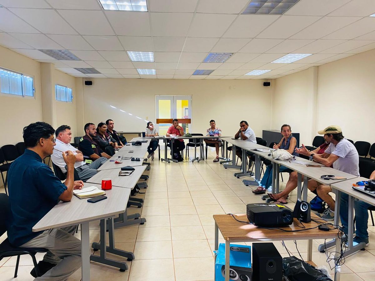 imoveqroo's tweet photo. 🚴‍♂️ En #IMOVEQROO creemos que una mejor movilidad se construye a través de la colaboración.

Participamos en #Cozumel brindando asesoramiento técnico al proyecto de ciclovía impulsado por Sueños Isleños y Pedalea Cozumel, aportando observaciones y recomendaciones https://t.co/qWvn54seET