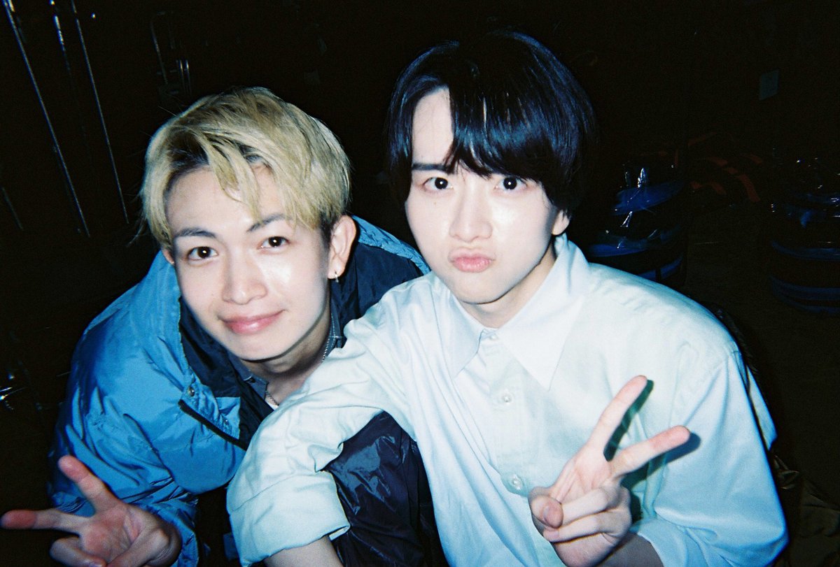 cinemalife_web's tweet photo. 『口に関するアンケート』
📸キャスト陣が撮影の合間にお互いを撮り合ったオフショット公開
💬板垣李光人、綱啓永は「“チョコのお兄さん”って感じです」

👤板垣李光人、綱啓永、吉川愛、MOMONA（ME:I）

▼記事はこちら
https://t.co/Y8v2xFrP1H

#口に関するアンケート https://t.co/07IiVY2ffK