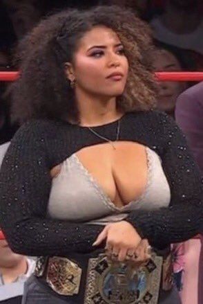 whispering1405's tweet photo. Willow Nightingale #AEWOnHBOMax #baddie #hugerack #Willow https://t.co/wT8lFVZkc0