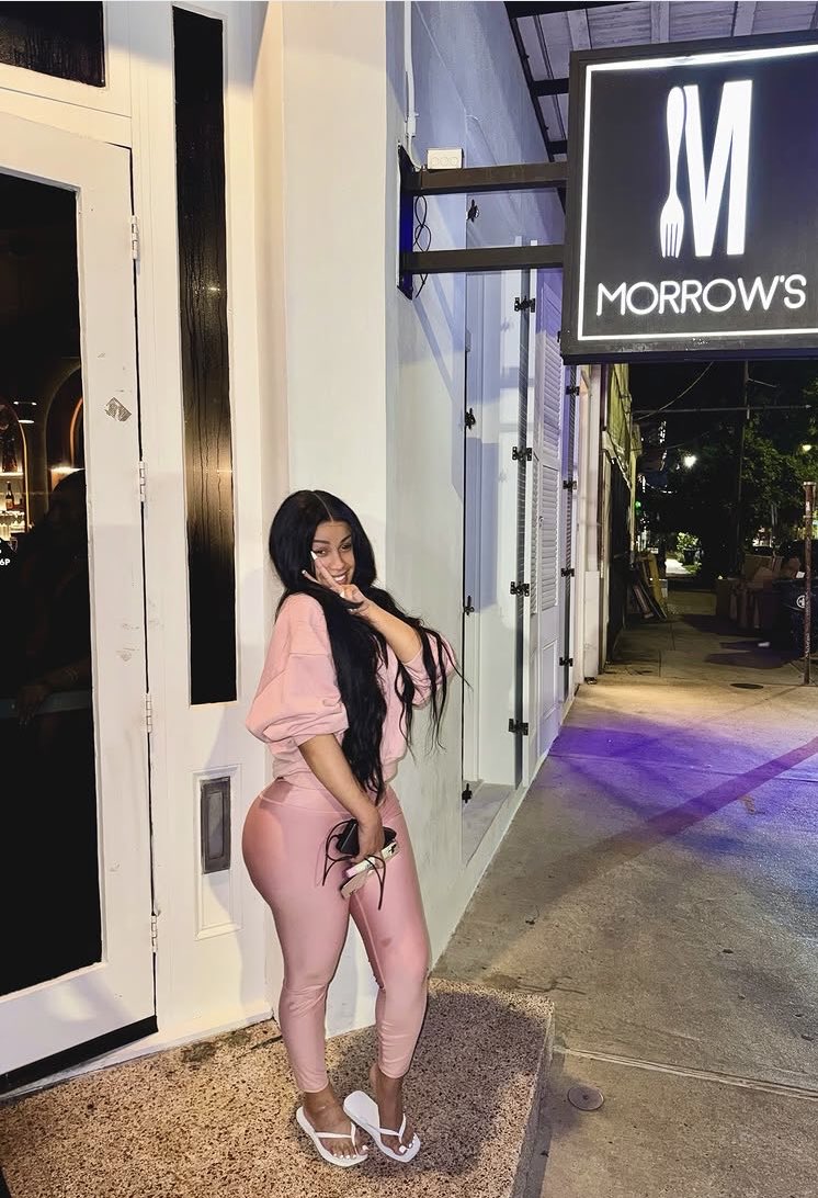Salutethebardi's tweet photo. Cardi b last night at Morrowsnola restaurant in New Orleans https://t.co/t0l7jwNgKd