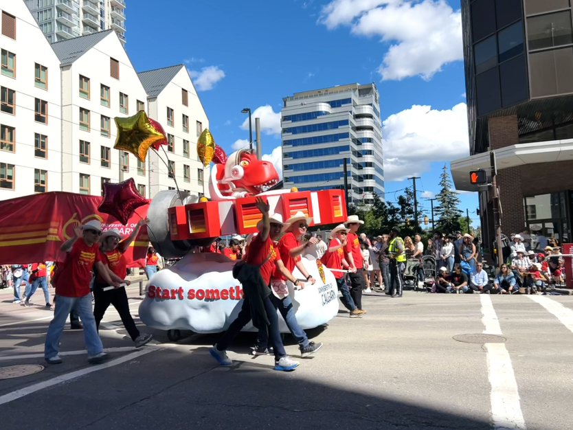UCalgary's tweet photo. The UCalgary team brought the spirit. Rex brought the roar. 🦖

We had an incredible time kicking off Calgary Stampede Parade this morning in downtown. Thanks to everyone who came out to cheer along the route! 🤠 https://t.co/y7adablSlR