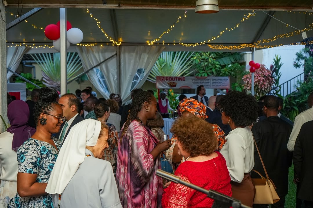 AmbCanBFA's tweet photo. Bonne fin de semaine à toutes et à tous ! ☀️
Revivez en images notre magnifique célébration de la #FêteduCanada à Cotonou, au #Bénin. 🇨🇦🇧🇯
Merci à nos commanditaires, au @gouvbenin et à tous nos invités d’avoir contribué au succès de cet événement. ✨ @CanadaauBenin @CanadaPE https://t.co/RV9u2hCEIv